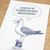 Bow & Hummingbird Bow & Hummingbird Maritime Postkarte "Fischbrötchen - Möwe" aus Recyclingpapier – Produktbild 1 von 1