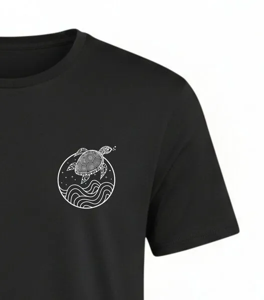 vis wear vis wear Schildkröte zwischen Ozean und Wellen – Unisex Recyceltes Tee, Schwarz, – Produktbild 3 von 3