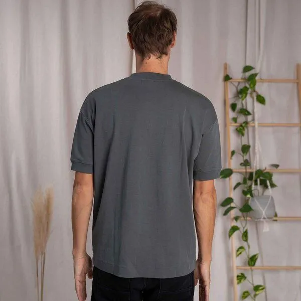 Vresh Clothing Vresh Clothing Vriedl - Oversized T-Shirt aus Heavy-Jersey Biobaumwolle, Tannengrün, – Produktbild 3 von 4