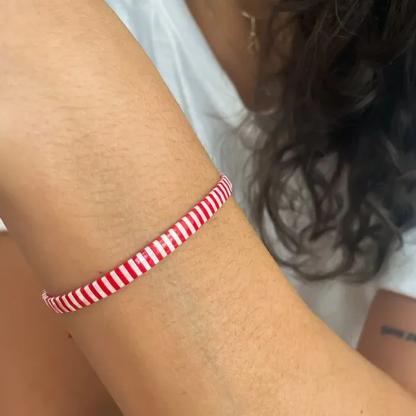 juni juni Gestreiftes Perlenarmband "Coco" im Breton Stil, Blau, – Produktbild 4 von 6