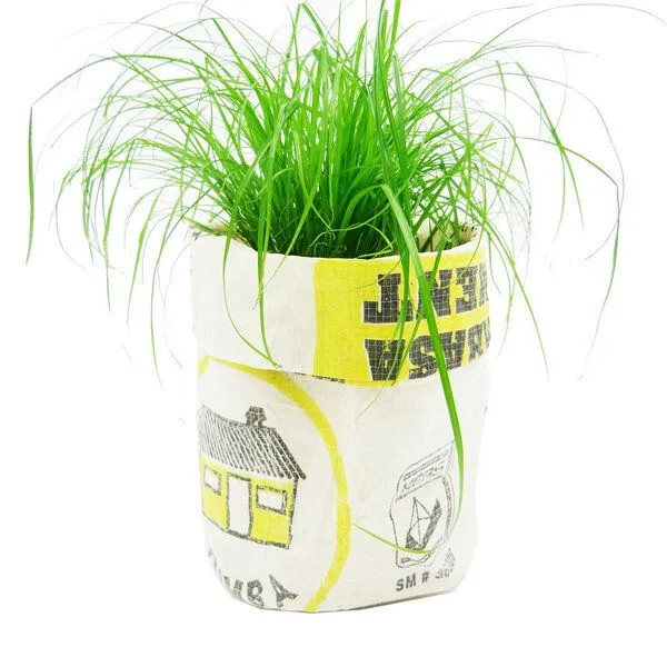 Nyuzi Blackwhite Nyuzi Blackwhite Upcycling Aufbewahrungskorb aus recyceltem Zementsack, Gelb mombasa cement, – Produktbild 1 von 1