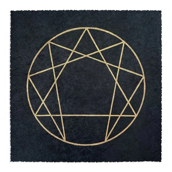 Veskor Cassiopeia Veskor Cassiopeia ENNEAGRAMM Heilige Geometrie Linoldruck | 22 × 22 cm | Gold auf Schwarz – Produktbild 1 von 4