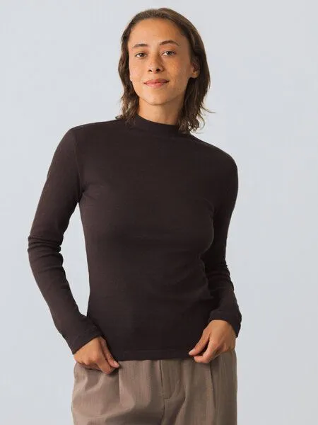Honest Basics Honest Basics Damen Langarm Shirt mit Stehkragen aus Bio- und recycelter Baumwolle, Erdbraun, – Produktbild 1 von 4