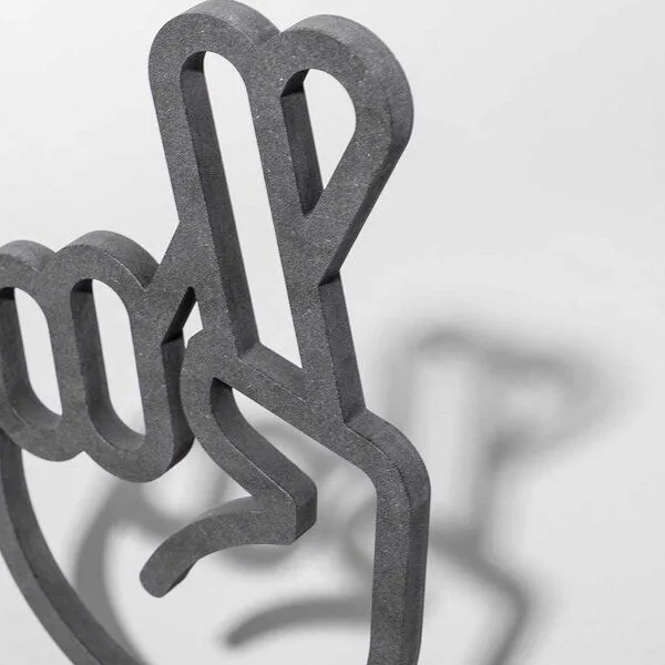 Fyngers Fyngers Dekorationsobjekt gefräst aus Valchromat - Modell Fingers Crossed – Produktbild 3 von 4