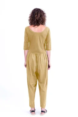 RAVENS VIEW IBIZA RAVENS VIEW IBIZA Damen vegan Jumpsuit Midnight Mono Camel Gelb – Produktbild 1 von 1