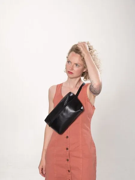 monday market monday market Bauchtasche Lucas aus Leder, Schwarz, – Produktbild 2 von 4