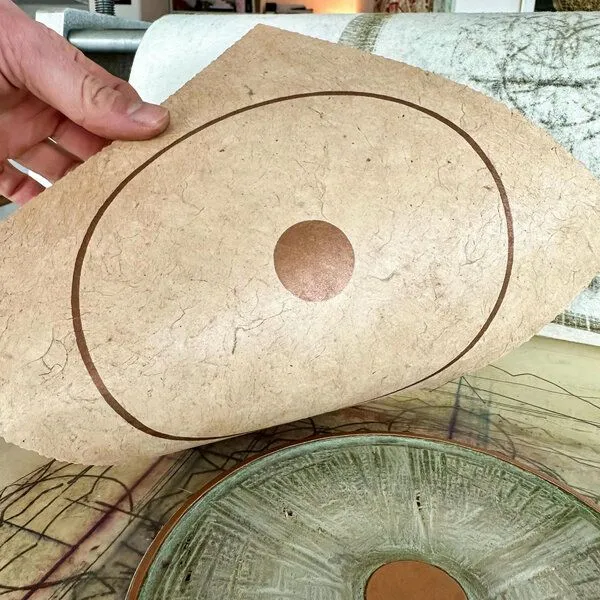 Veskor Cassiopeia Veskor Cassiopeia CENTRAL ORBIT Linoldruck | 22 × 22 cm | Kupfer auf Rosenholz – Produktbild 2 von 4