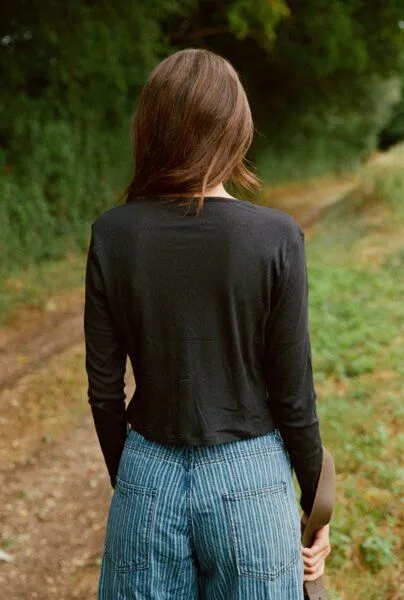 Nénés Nénés Zeitlose Strickjacke, Schwarz, – Produktbild 2 von 4