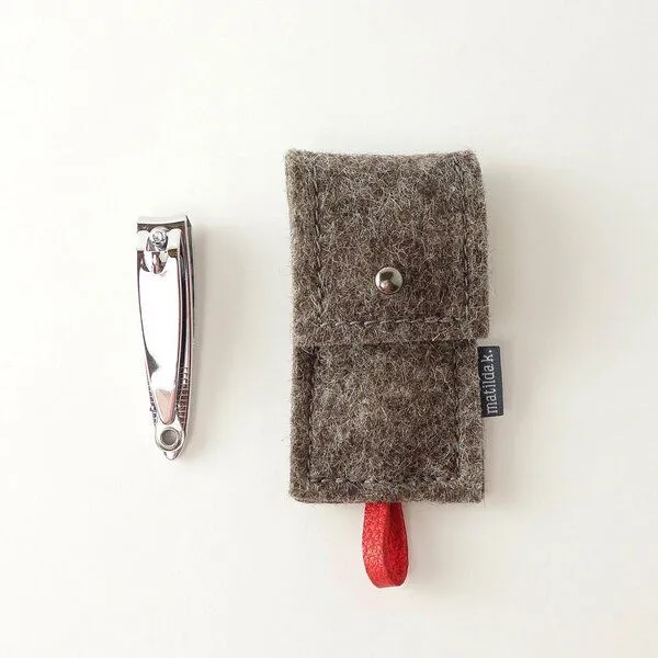 matilda k. manufaktur matilda k. manufaktur maniküre-etui minimalistisch aus Filz mit nagelknipser 'franz', Braun, – Produktbild 2 von 8