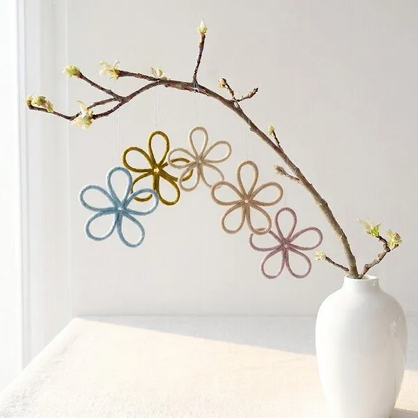 matilda k. manufaktur matilda k. manufaktur minimalistische zarte Filzblüten 'flora' – zeitlose Dekoration in vielen wunderschönen Farben, Ultramarin, – Produktbild 2 von 3