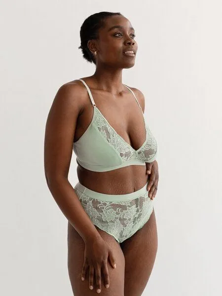 erlich textil erlich textil Alisa bügelloses Bustier mit Spitze aus weichem Modal, made in Europe, Salbei, – Produktbild 3 von 5