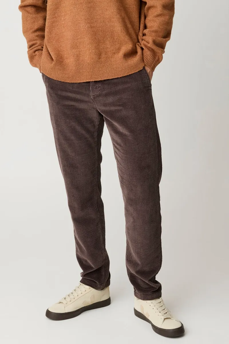 KnowledgeCotton Apparel KnowledgeCotton Apparel Herren vegan Hose Oak Regular Aus Cord In Der Farbe Chocolate Torte“, Braun, – Produktbild 2 von 2