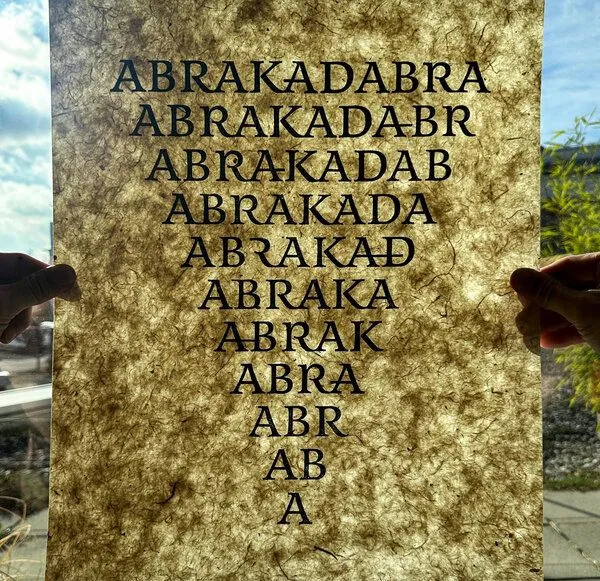 Veskor Cassiopeia Veskor Cassiopeia ABRAKADABRA magischer Linoldruck | 30 x 40 cm | Schwarz auf Naturweiß – Produktbild 3 von 4