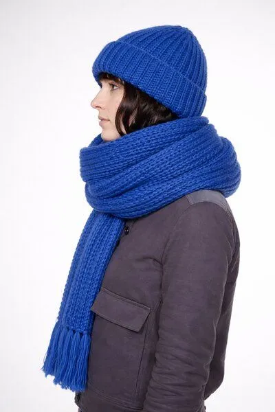 ein garten Studios ein garten Studios XXL Handstrickschal / Stola aus Alpaka-Seide-Merino, Radiant blue, – Produktbild 3 von 4