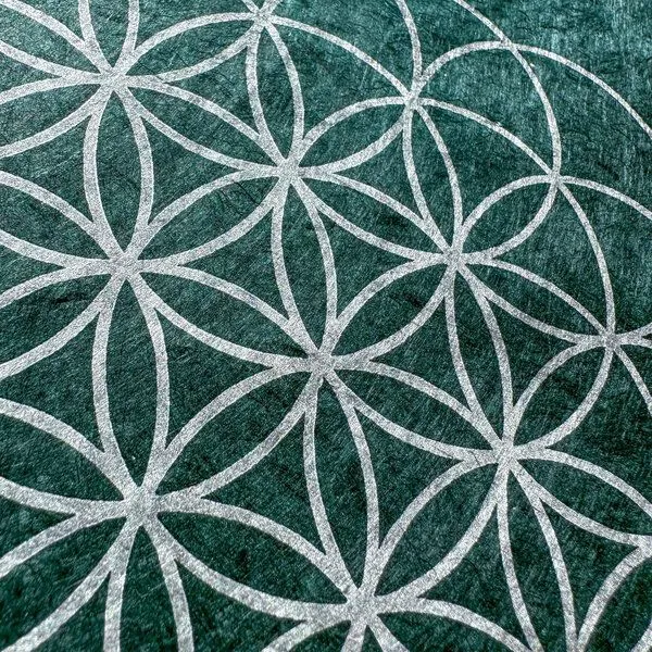 Veskor Cassiopeia Veskor Cassiopeia BLUME DES LEBENS Heilige Geometrie Linoldruck | 35 × 35 cm | Silber auf Smaragdgrün – Produktbild 3 von 4