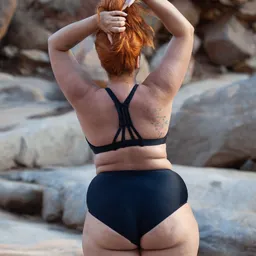 Inaska Inaska Damen vegan Sport Bikinioberteil Wild Classic Schwarz – Produktbild 1 von 1