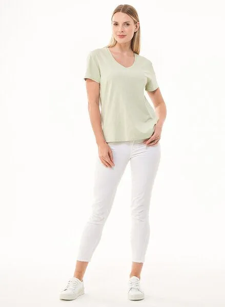 ORGANICATION ORGANICATION Damen Basic T-Shirt aus Bio-Baumwolle mit V-Ausschnitt, Grün(soft green), – Produktbild 2 von 4