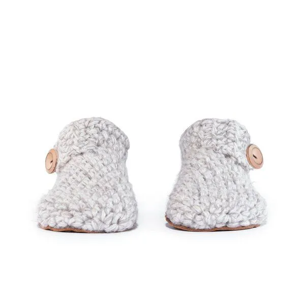 Kingdom of Wow Knit Boots aus weichem Wollgarn – Damen & Herren, gehäkelt & handgefertigt | Kingdom of Wow, Chai, – Produktbild 1 von 7