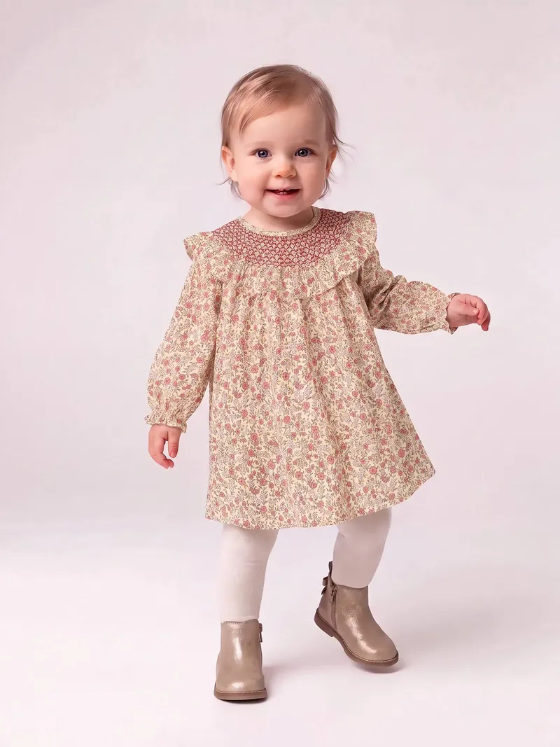 Vertbaudet Vertbaudet Baby Kleid mit gesmokten Ausschnitt, Wollweiß, – Produktbild 1 von 3