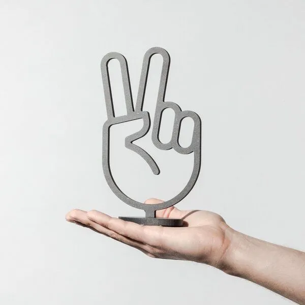 Fyngers Fyngers Dekorationsobjekt gefräst aus Valchromat - Modell Peace – Produktbild 1 von 2