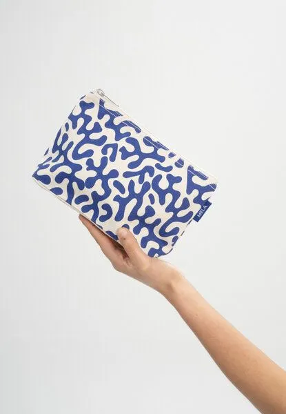 MELA Große Kosmetiktasche | von MELA | Fairtrade & GOTS zertifiziert, Greige / blue coral print, – Produktbild 1 von 3
