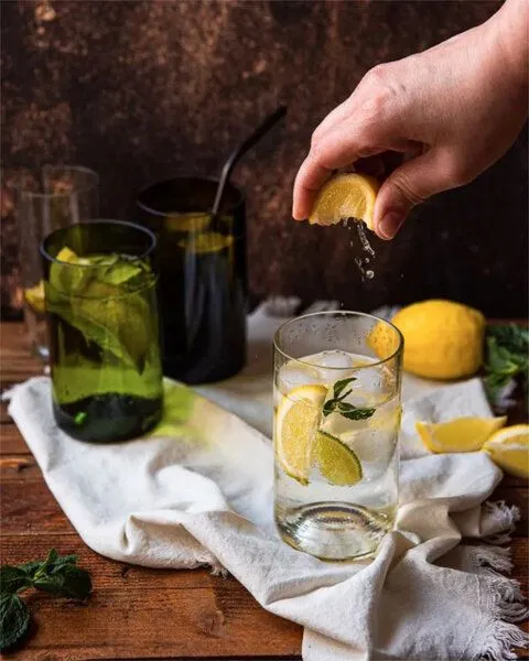 Plates et Culotées Upcycling-Glas aus Weinflasche Grün von Plates et Culotées – Produktbild 7 von 8