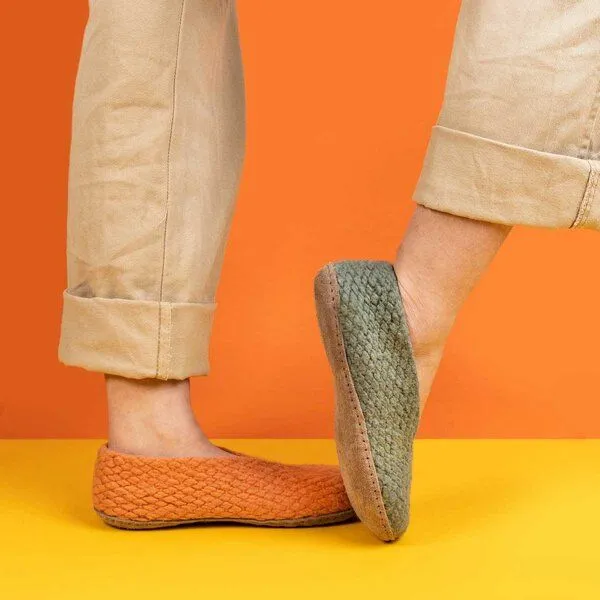 WoolFit WoolFit Handgewebte bunte Hausschuhe "Woolies" aus Wolle für Damen, Rot, – Produktbild 1 von 4