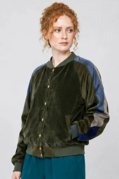 ein garten Studios ein garten Studios College Jacke aus Baumwollsamt & TENCEL – soft, sportlich, bewusst – Produktbild 3 von 3