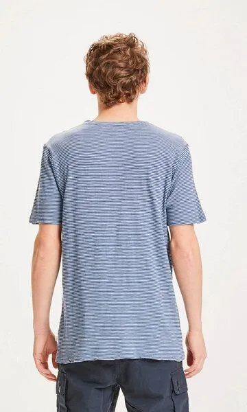 KnowledgeCotton Apparel KnowledgeCotton Apparel T-Shirt - ALDER narrow striped tee - aus Bio-Baumwolle, Blau (dark denim), – Produktbild 3 von 4