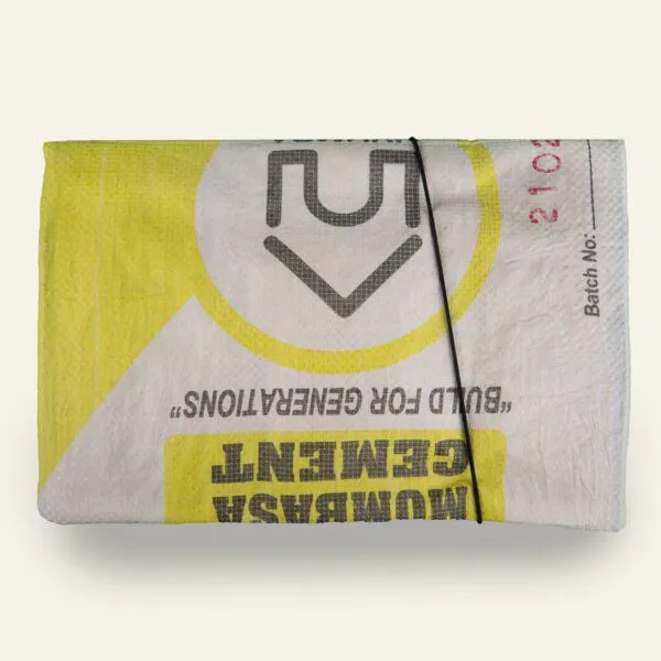 Nyuzi Blackwhite Nyuzi Blackwhite Upcycling Laptophülle 13/15 Zoll aus altem Zementsack, Gelb mombasa cement, – Produktbild 4 von 4