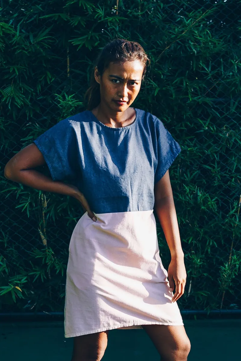 The Driftwood Tales The Driftwood Tales Damen vegan Kleid Re-Denim Rosa & Blau, Dunkelblau, – Produktbild 2 von 2