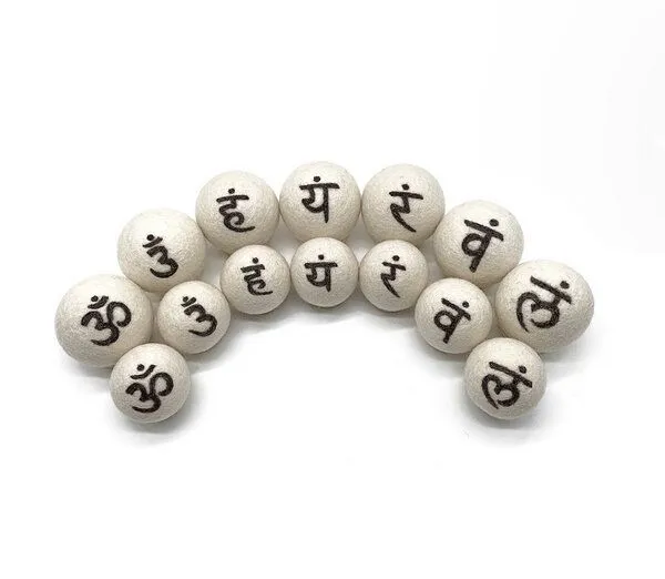 Wooliie Wooliie Handgefertigte Mantra-Bälle aus 100 % naturbelassener Schurwolle – 7 Designs – Produktbild 5 von 8