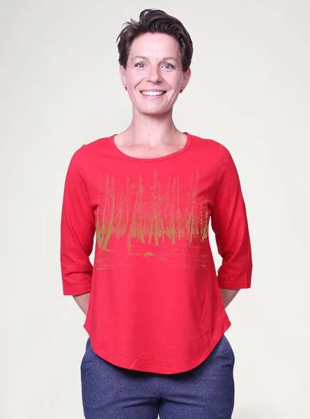 Peaces.bio - handbedruckte Biomode Peaces.bio - handbedruckte Biomode Dreiviertelarm-Shirt Woodland, Rot, – Produktbild 2 von 2