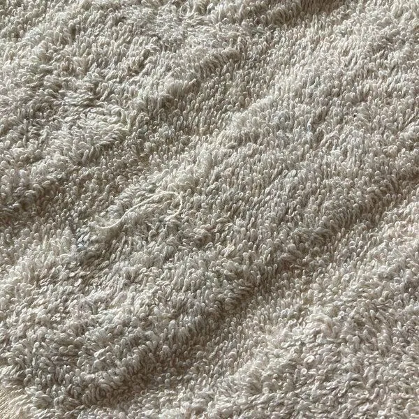 mio eco mio eco Hochwertiges Freizeit Handtuch aus Retoure-Handtüchern zero waste | mit Stick limited "all we have is now" – Produktbild 4 von 4