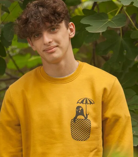 päfjes päfjes Pinguin Paul mit Schirm - Fair Wear Unisex Sweater - Gelb – Produktbild 2 von 4