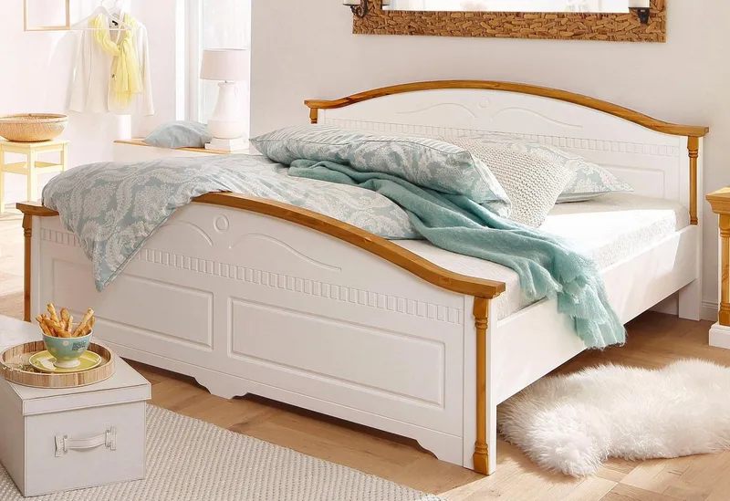 OTTO home Massivholzbett Graz, hohe Belastbarkeit, klassischer Landhausstil, FSC® zertifiziert (Breite/Belastbarkeit 180cm/220 KG, 90cm/=120KG), mit dekorativen Fräsungen, inklusive Lattenrost, Weiß, – Produktbild 3 von 8