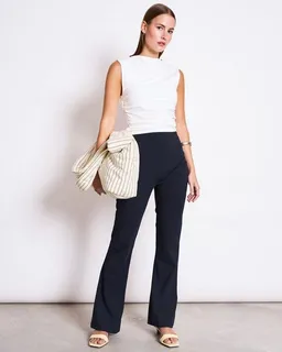JAN N JUNE JAN N JUNE Ausgestellte Leggings NORE aus ECONYL® – Produktbild 1 von 1