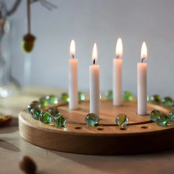 klotzaufklotz klotzaufklotz Adventskalender und Adventskranz mit Baumkerzen, Rot, – Produktbild 5 von 8