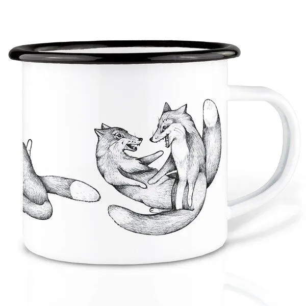 LIGARTI Emaille Tasse – Tobende Füchse – LIGARTI Tiermanufaktur – Produktbild 1 von 4
