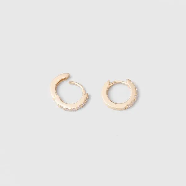 fejn jewelry fejn jewelry Ohrringe 'sparkle huggie' - Creolen mit Zirkonia, Gold, – Produktbild 1 von 7