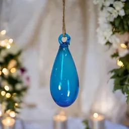 Moogoo Creative Africa Moogoo Creative Africa Mundgeblasene Weihnachtskugel "Tropfen" | Sky Blue | handgemacht in Palästina | Fair Trade for Peace – Produktbild 1 von 1