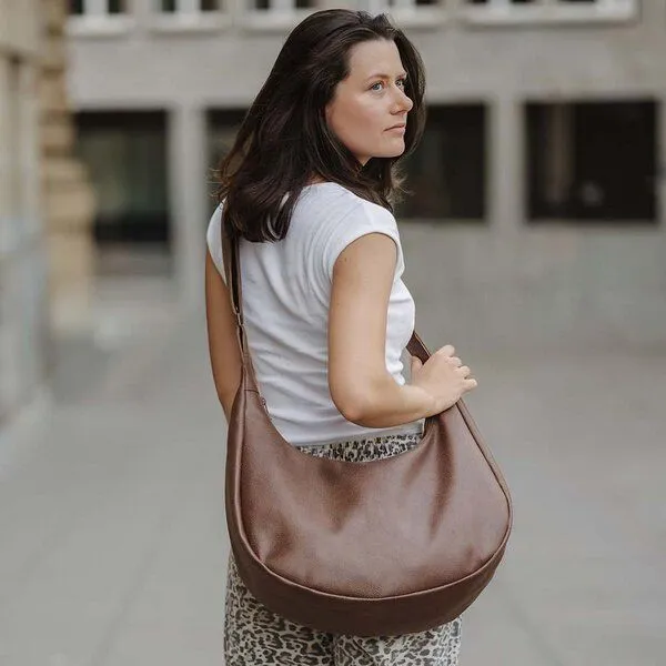 BOWLEANIES TASCHEN BOWLEANIES TASCHEN Moon Bag XXL aus Lederfaserstoff, Schokobraun, – Produktbild 2 von 4