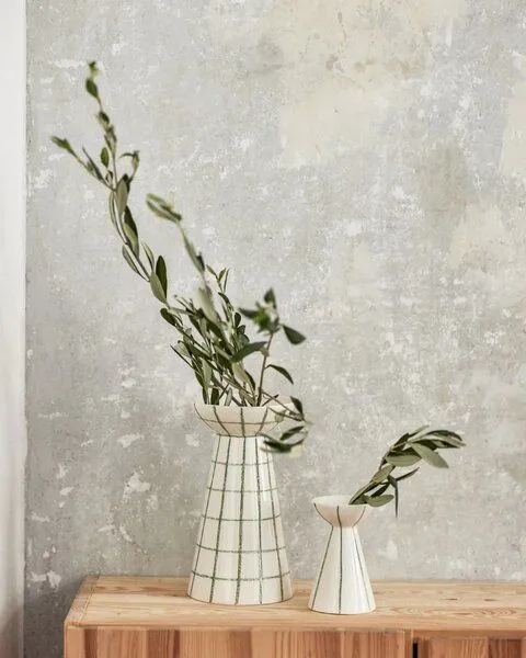 onomao onomao Handgemalte Vase 'Duarte' aus Steinzeug, Grün kariert, – Produktbild 6 von 6