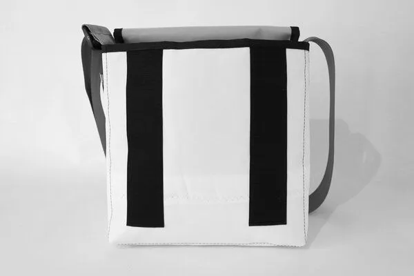 Leonca Leonca Tasche aus recyceltem Segel in 5 Größen – Produktbild 5 von 8