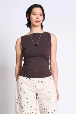 JAN N JUNE JAN N JUNE Damen vegan Felis Mud Top Mit U Boot Ausschnitt – Produktbild 1 von 1