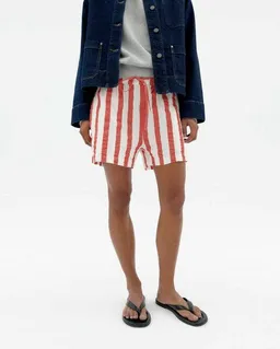 thinking mu thinking mu Geranio Shorts - Red Maxi Stripes - Damen Shorts aus Bio-Baumwolle – Produktbild 1 von 1