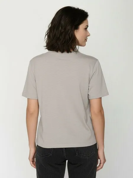 GreenBomb GREENBOMB Clover Nova - Kastiges T-Shirt aus Bio-Baumwolle / hochwertiger Print / GOTS / Fair & Vegan, Grau (sandstone), – Produktbild 4 von 4