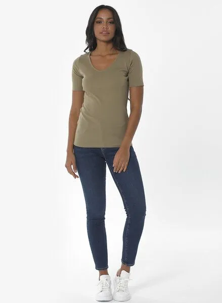 ORGANICATION ORGANICATION Geripptes T-Shirt aus Bio-Baumwolle mit V-Ausschnitt, Grün(olive), – Produktbild 2 von 4