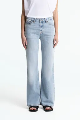 Kings Of Indigo Kings of Indigo Damen vegan Jeans Kukiko Atria Super Light Washed Blue – Produktbild 1 von 1