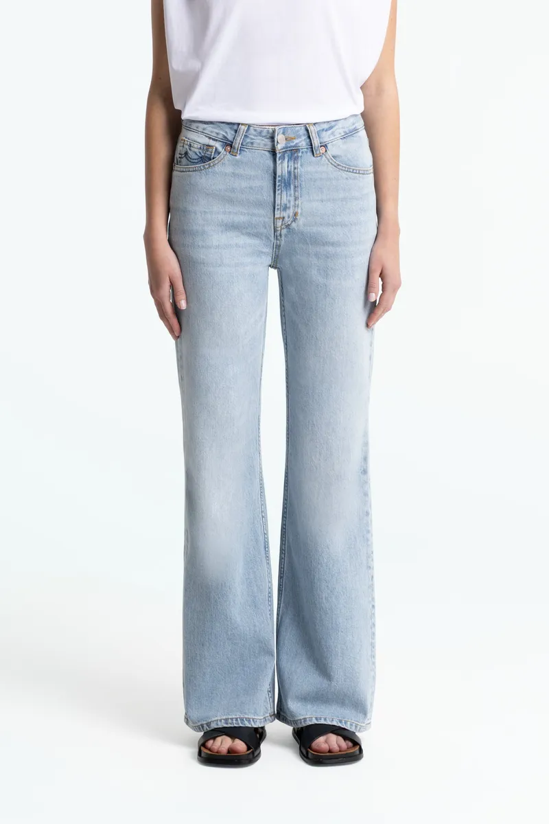 Kings Of Indigo Kings of Indigo Damen vegan Jeans Kukiko Atria Super Light Washed Blue, Extra hellblau, – Produktbild 1 von 2